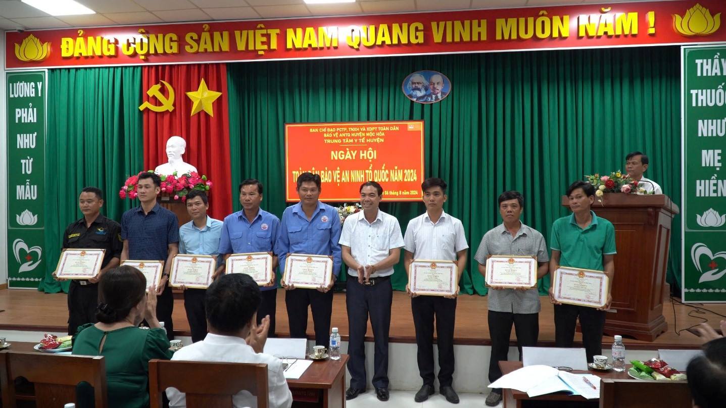 Trung tâm Y tế huyện Mộc Hoá tổ chức “Ngày hội toàn dân bảo vệ an ninh Tổ quốc”